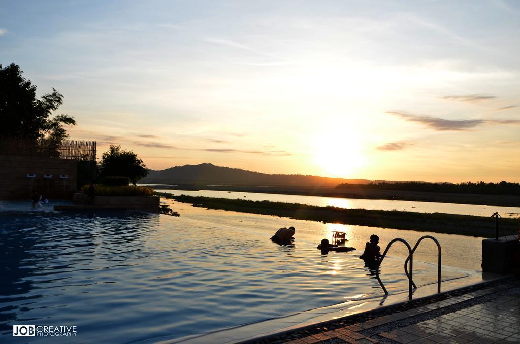 Rivermount Hotel And Resort Sarrat Exterior photo